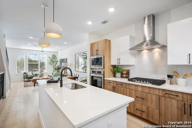 719 E Locust St #2109 Unit 2109